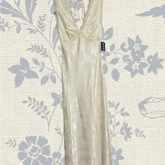 Ivory Lace-Accent Maxi Dress - Picture 2 of 6